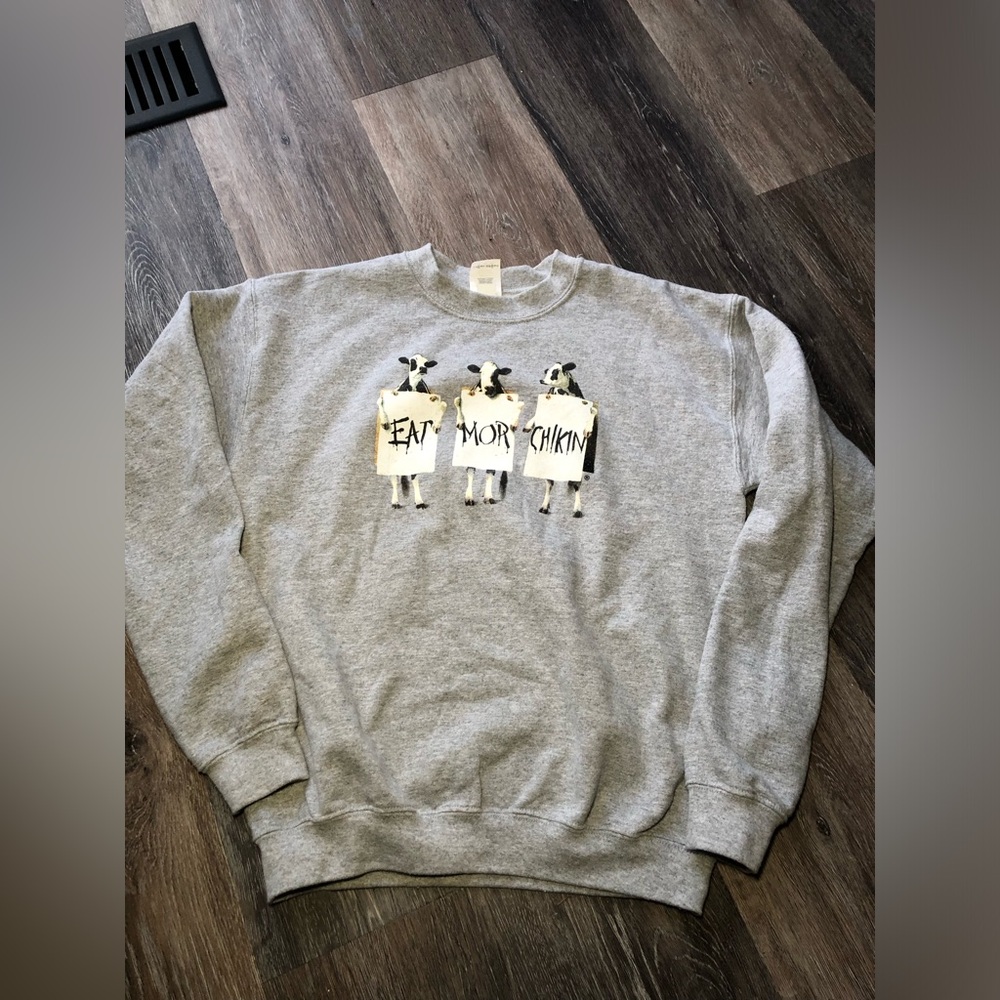 Chick-Fil-A Grey Crewneck Size XS Women’s